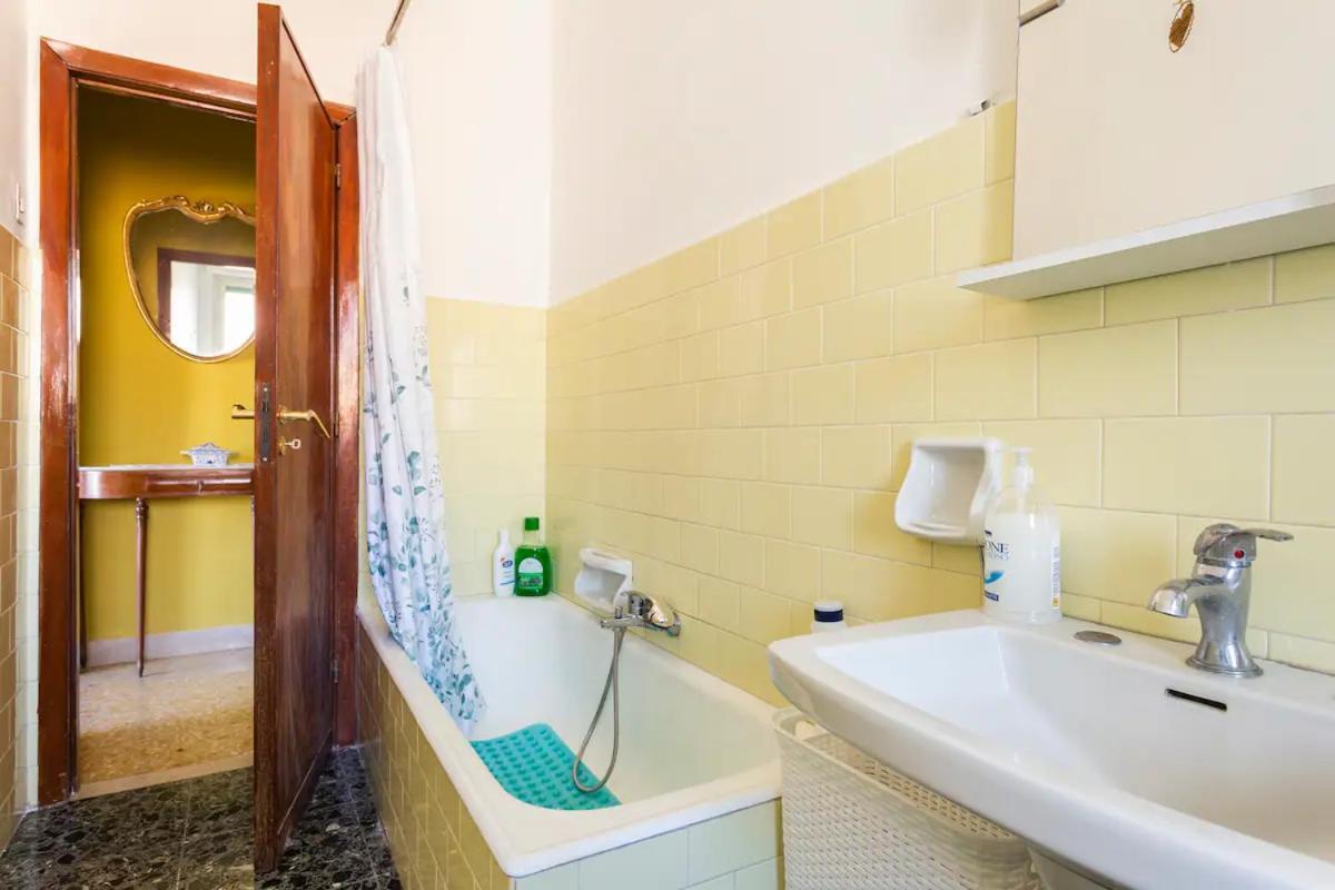 Top Floor Apartment Near Historic Fortino CTA Exterior photo